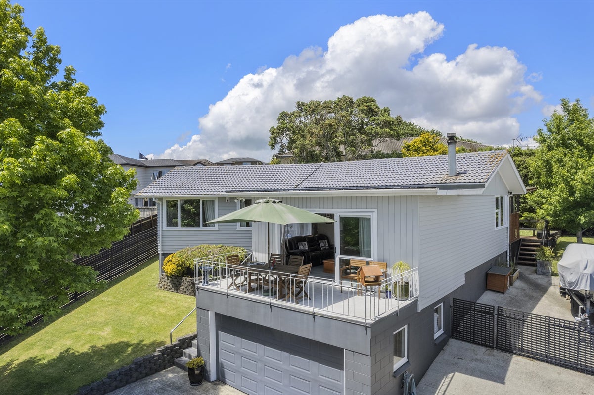 27 Malvina Place, Bucklands Beach, Auckland - Carousel 2
