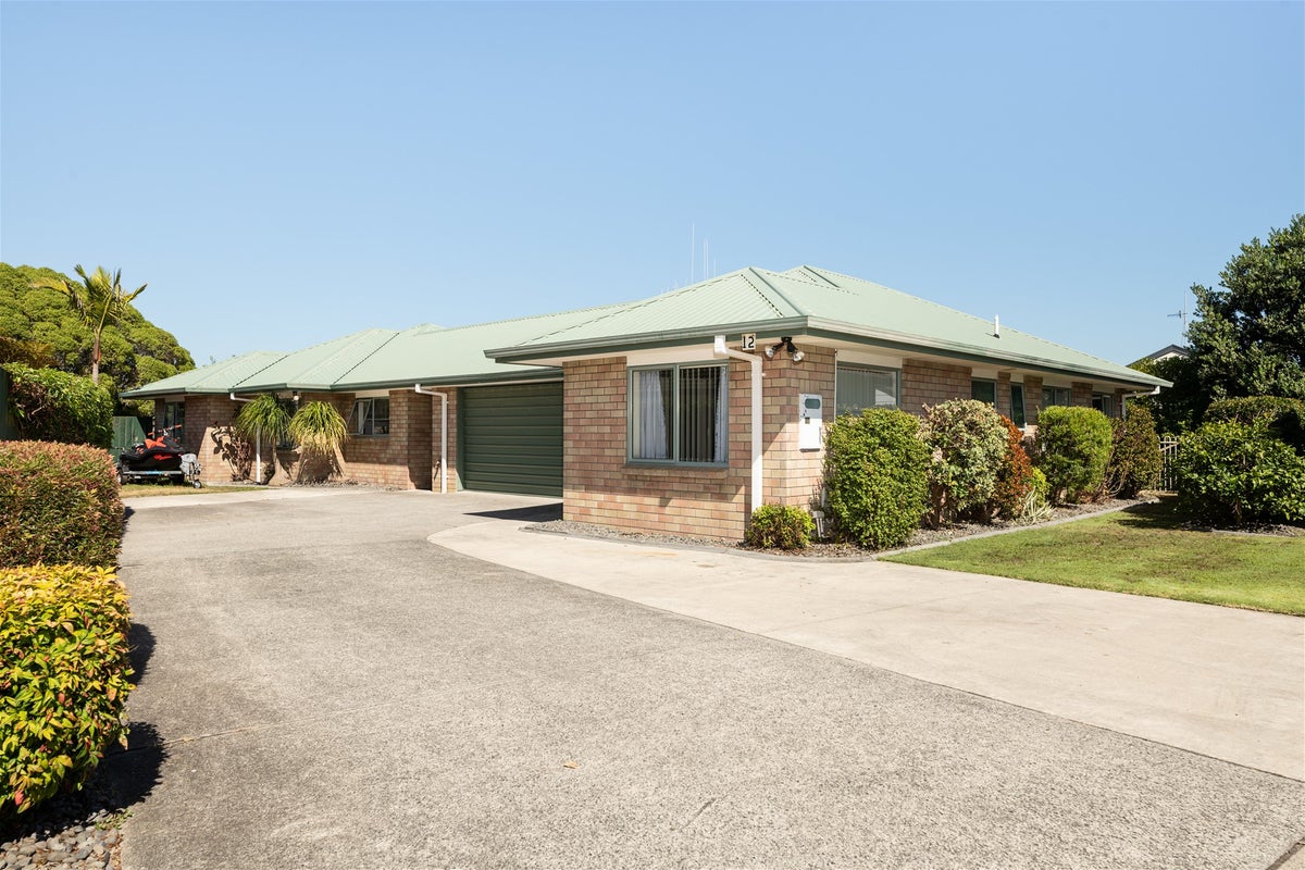 12 Karia Grove, Papamoa Beach, Papamoa - Carousel 1