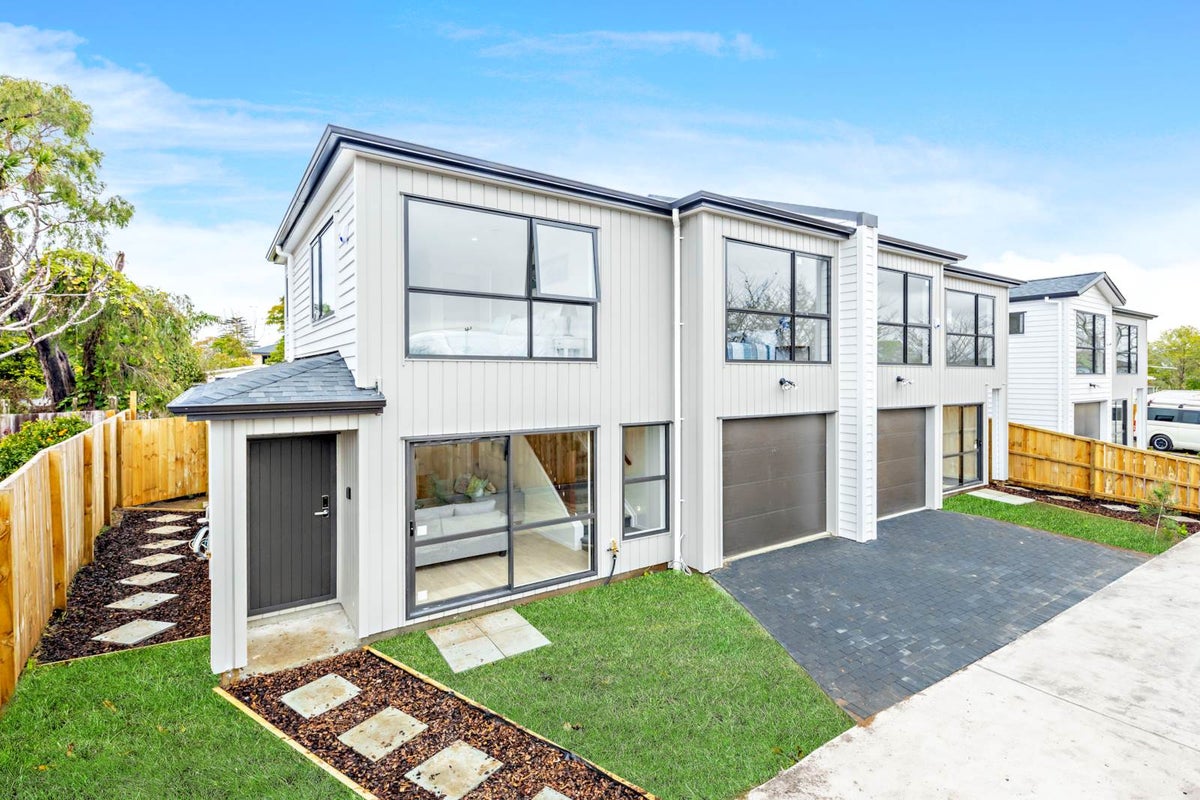 7E Hurley Place, Kelston, Auckland - Carousel 1