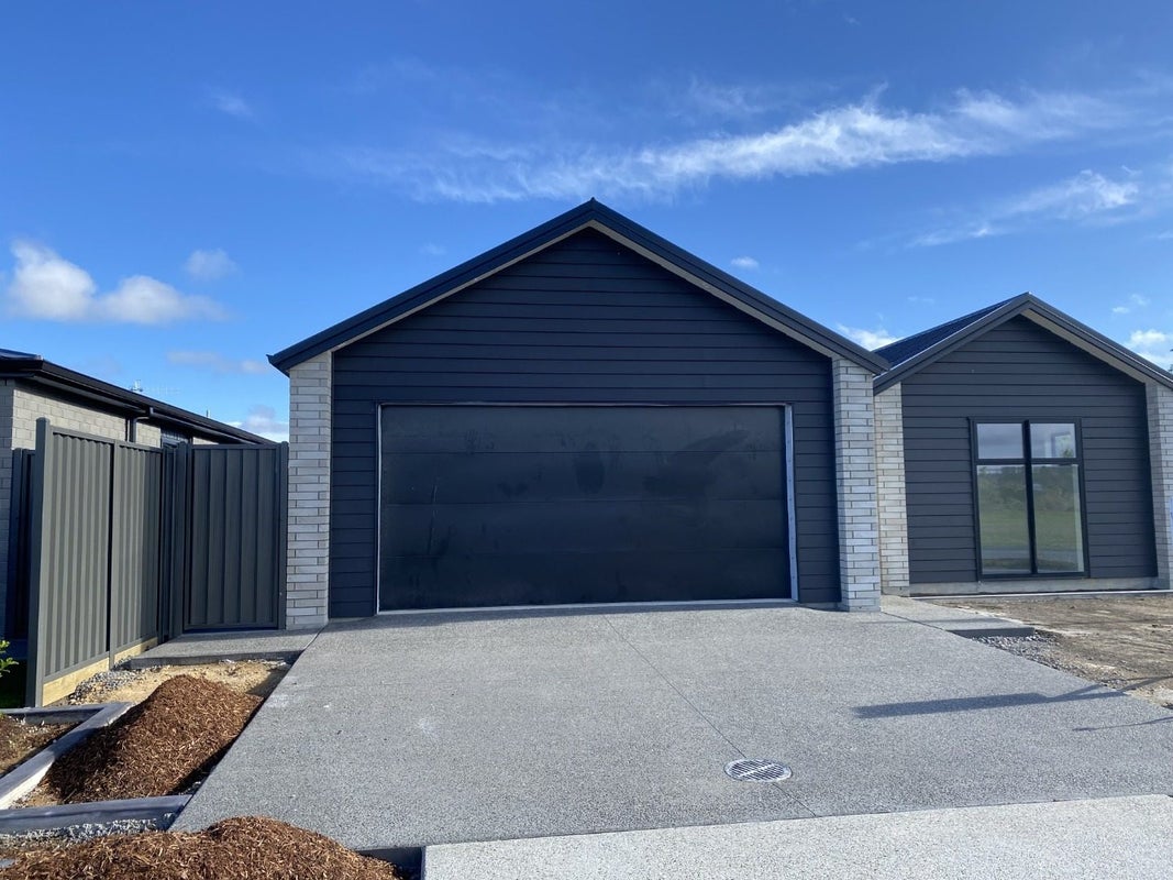 38 Hammick Crescent, Pyes Pa, Tauranga - Carousel 1