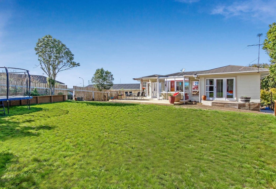 5 Windsor Place, Windsor Park, Auckland - Carousel 2