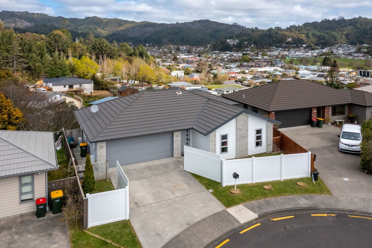 40 Speldhurst Grove, Stokes Valley, Lower Hutt - Carousel 2