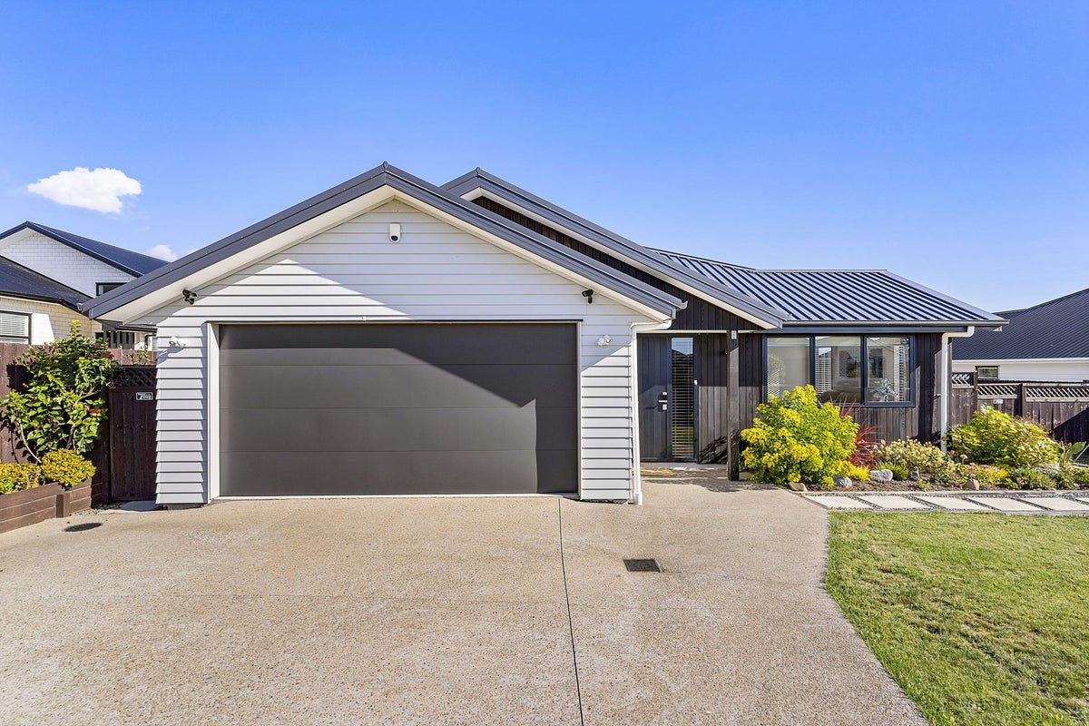 63 Eighth View Avenue, Beachlands, Auckland - Carousel 2