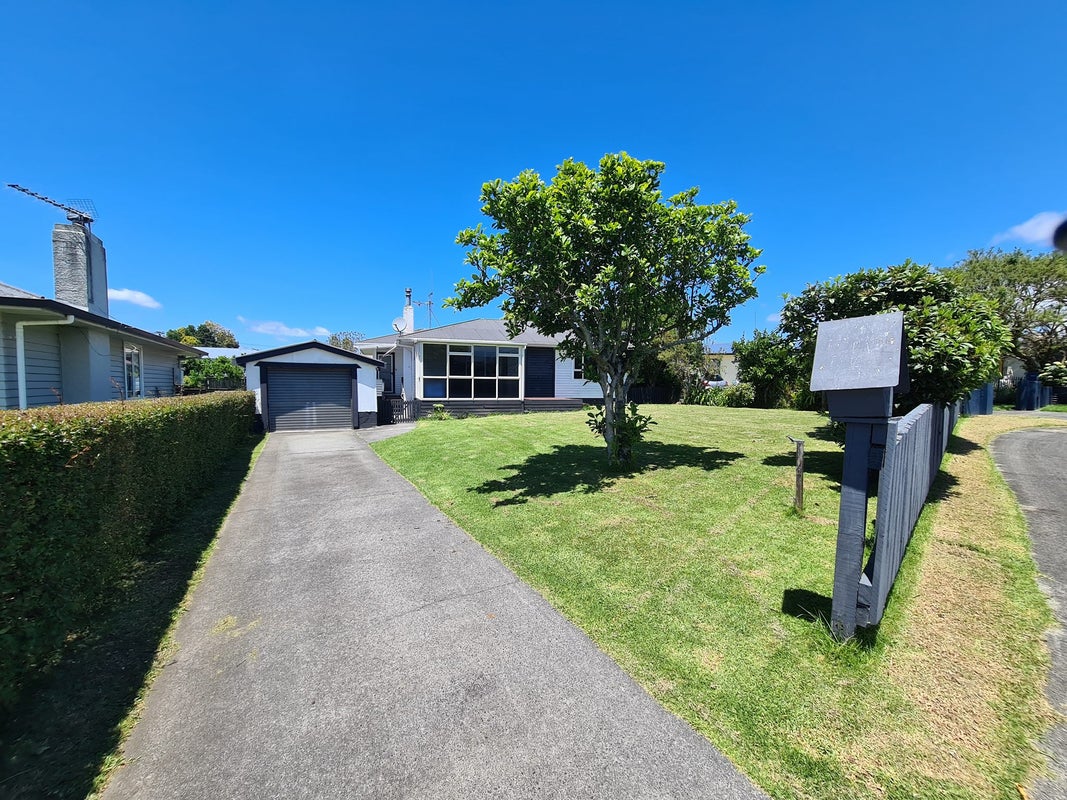 8 Seaforth Grove, Greerton, Tauranga - Carousel 1