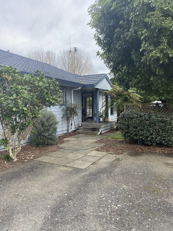 4 Roach Street, Maeroa, Hamilton - Carousel 1