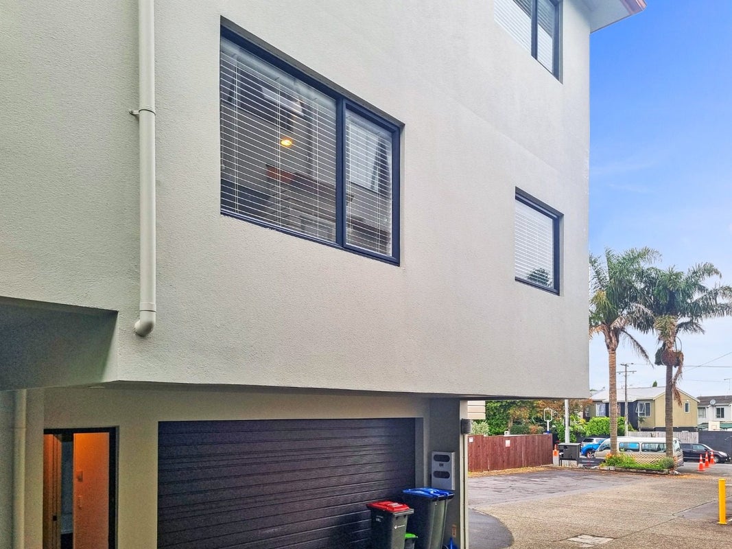 10L Campbell Road, Royal Oak, Auckland - Carousel 23