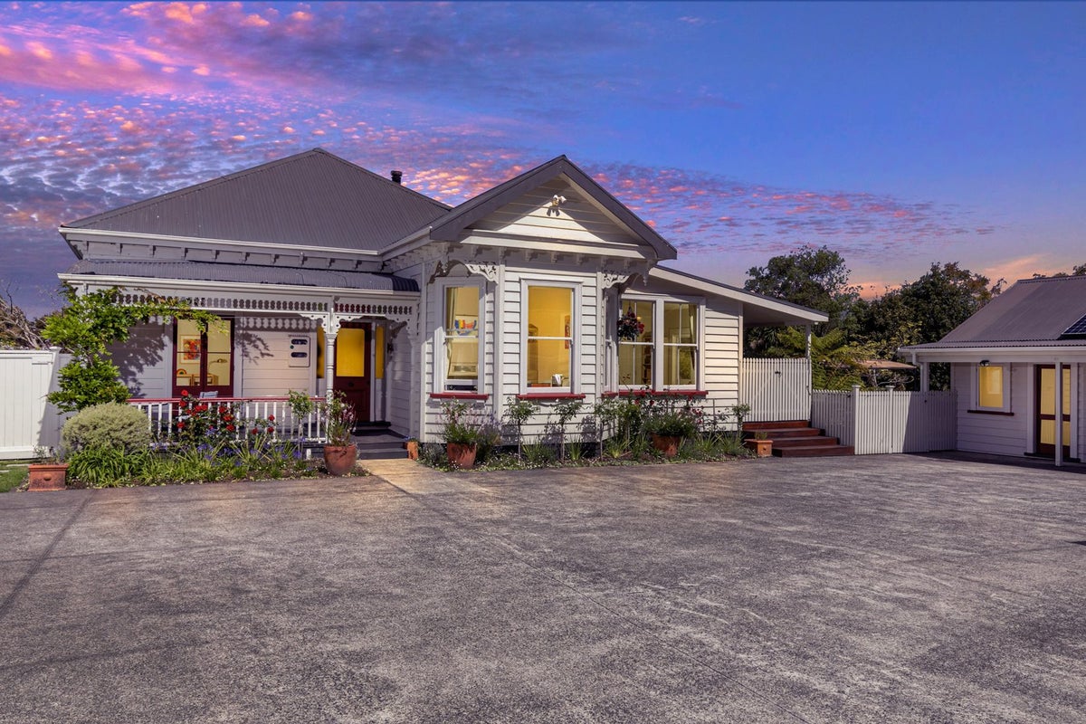 278A Forest Hill Road, Waiatarua, Auckland - Carousel 2