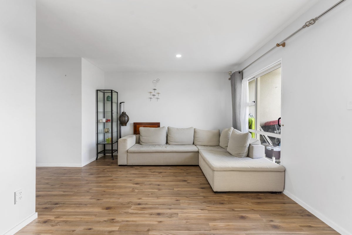 4/11 Spencer Road, Oteha, Auckland - Carousel 2