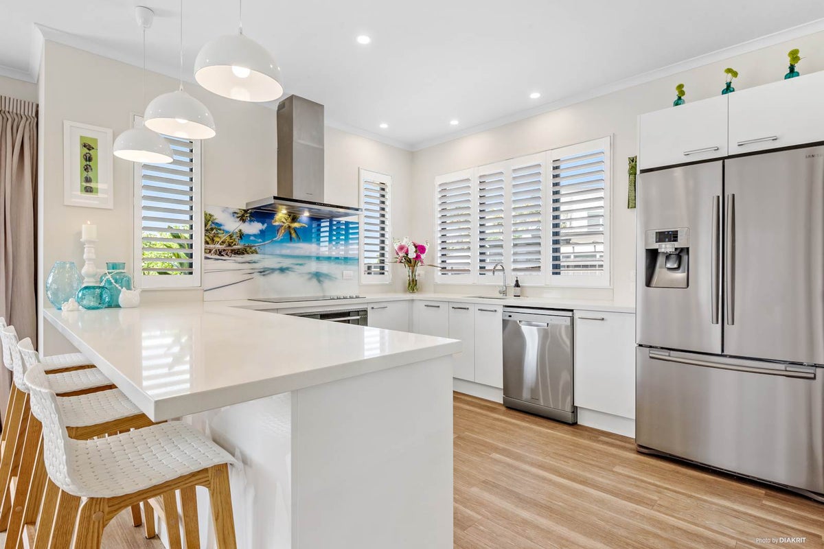 9 Tavarnya Way, Patumahoe, Auckland - Carousel 2