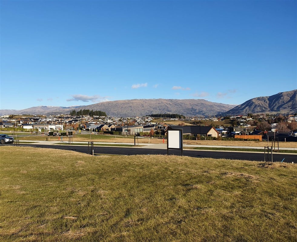51 Clearview Street, Wanaka - Carousel 2