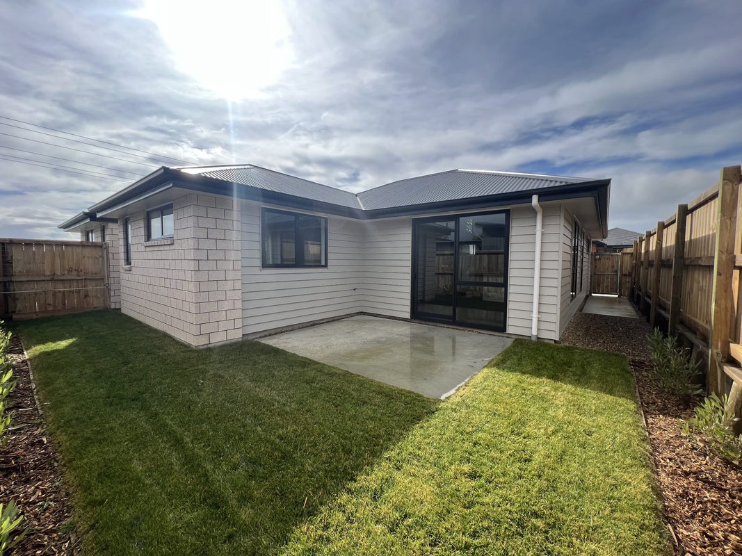 2/221 Baverstock Road, Grandview Heights, Hamilton - Carousel 8