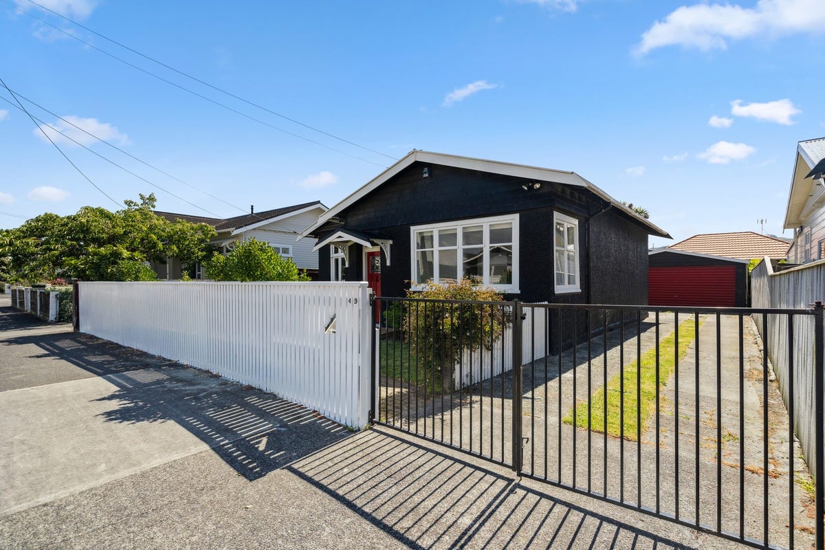 49 William Street, Petone, Lower Hutt - Carousel 24
