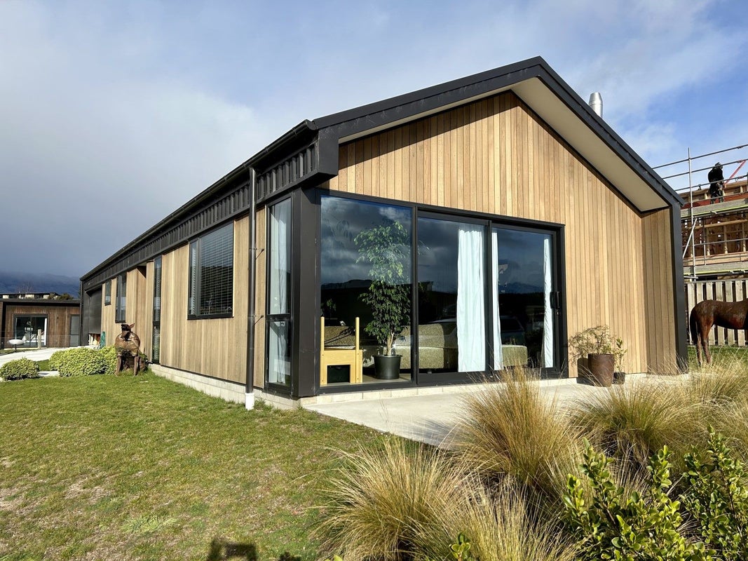 18 Robrosa Street, Wanaka - Carousel 2
