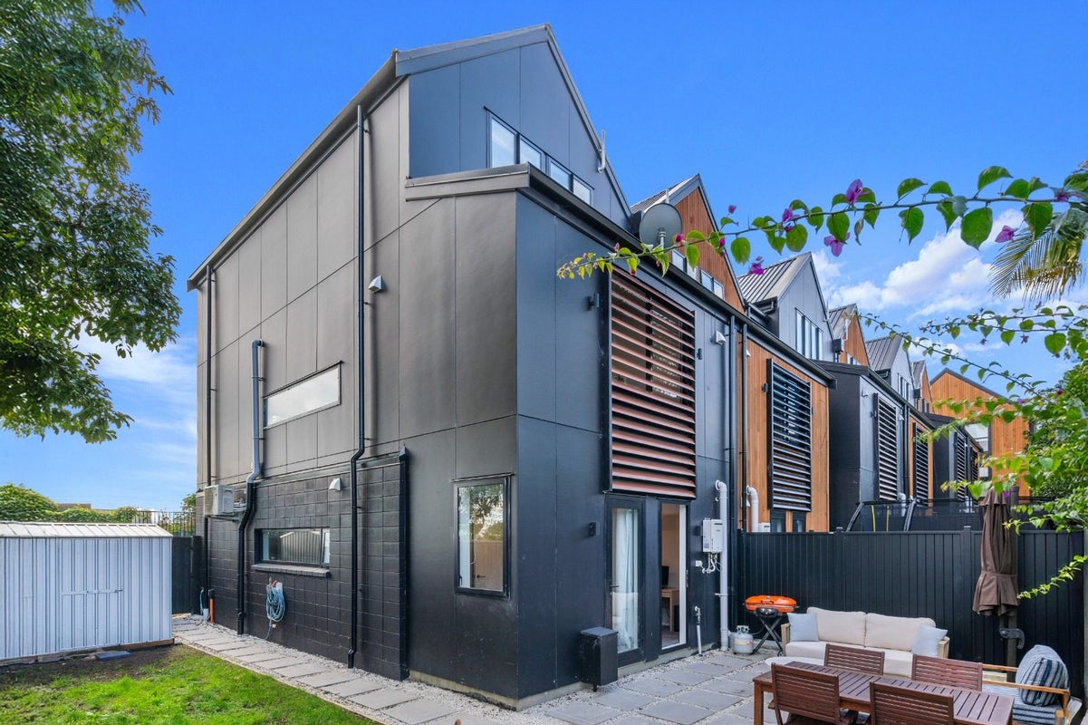 10/20 Fairview Road, Mount Eden, Auckland - Carousel 17