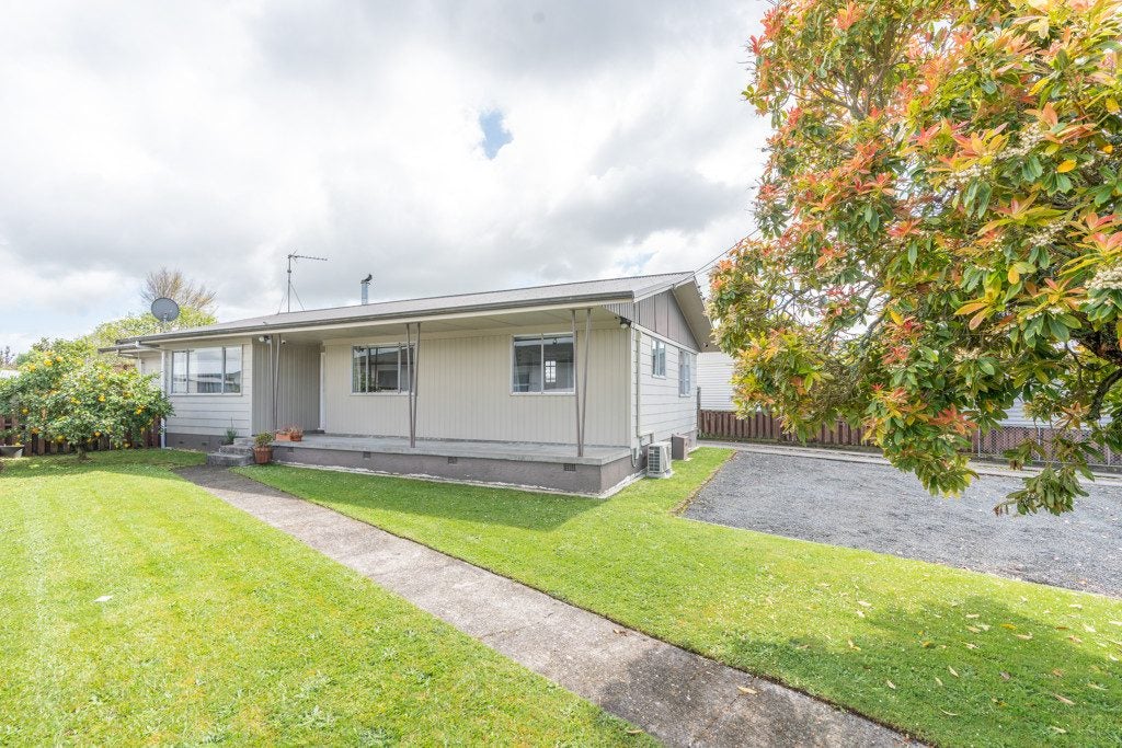 38 Cecil Street, St Andrews, Hamilton - Carousel 1