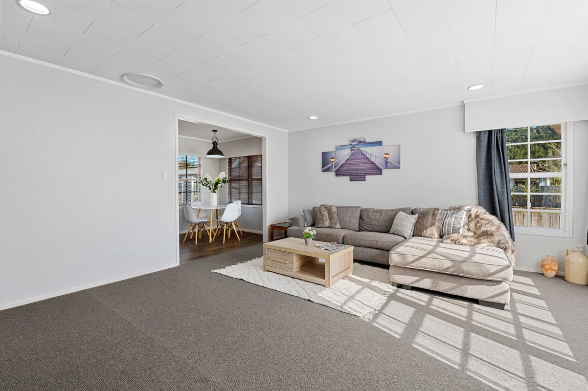 4 Urquhart Place, Fairy Springs, Rotorua - Carousel 2