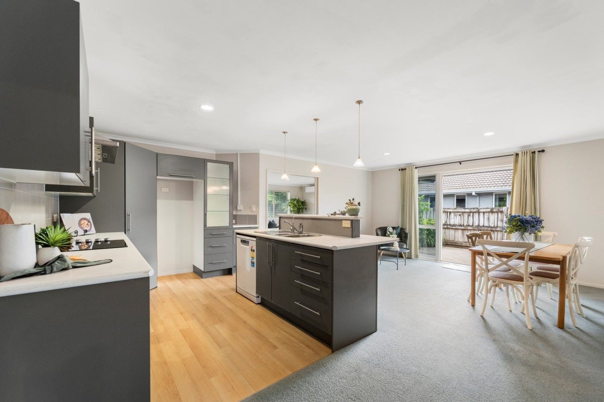 12 Glencoe Court, Pyes Pa, Tauranga - Carousel 1