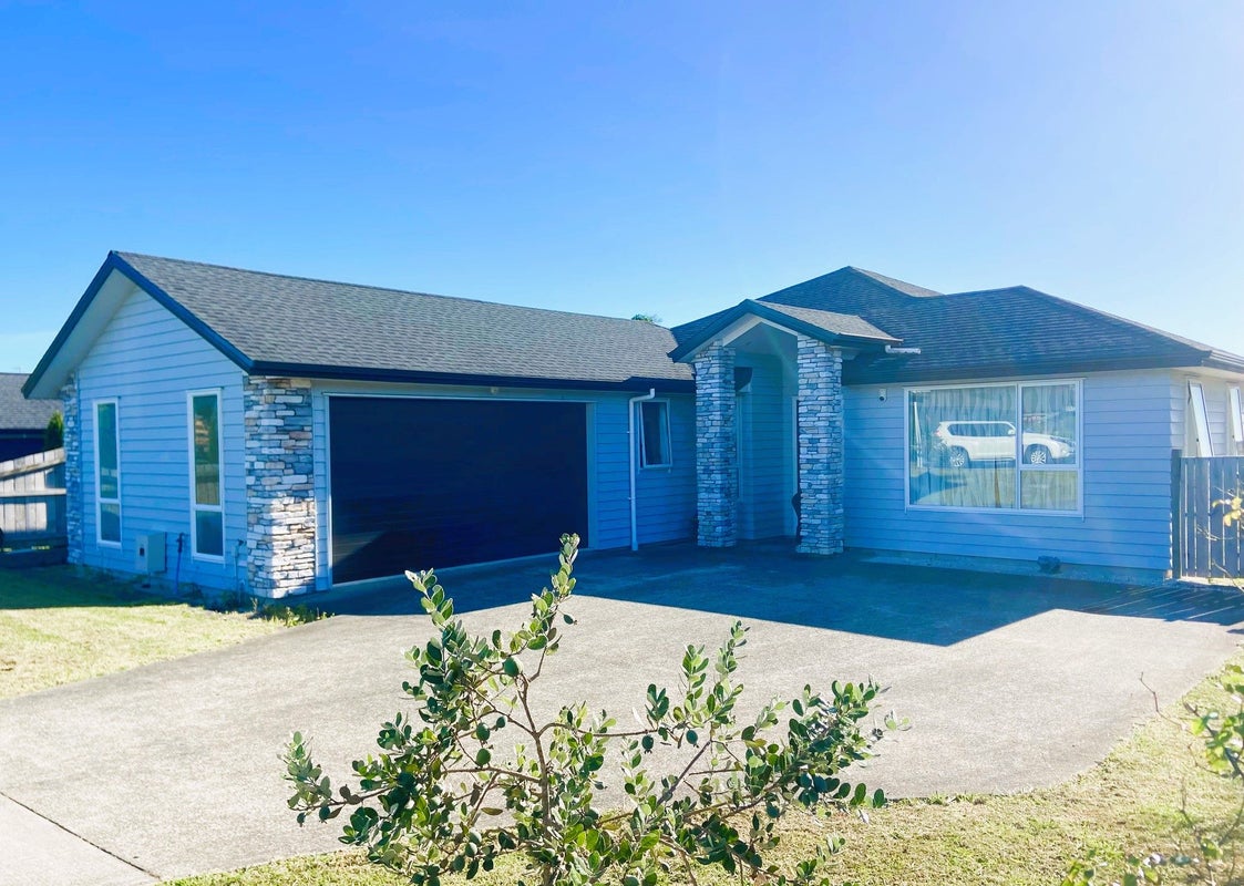 20 Hooton Drive, Huapai, Kumeu - Carousel 1