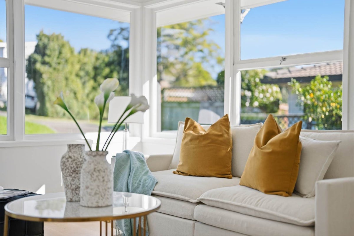 2/5 Eban Avenue, Hillcrest, Auckland - Carousel 2