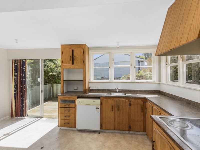 18 Raukawa Street, Stokes Valley, Lower Hutt - Carousel 2