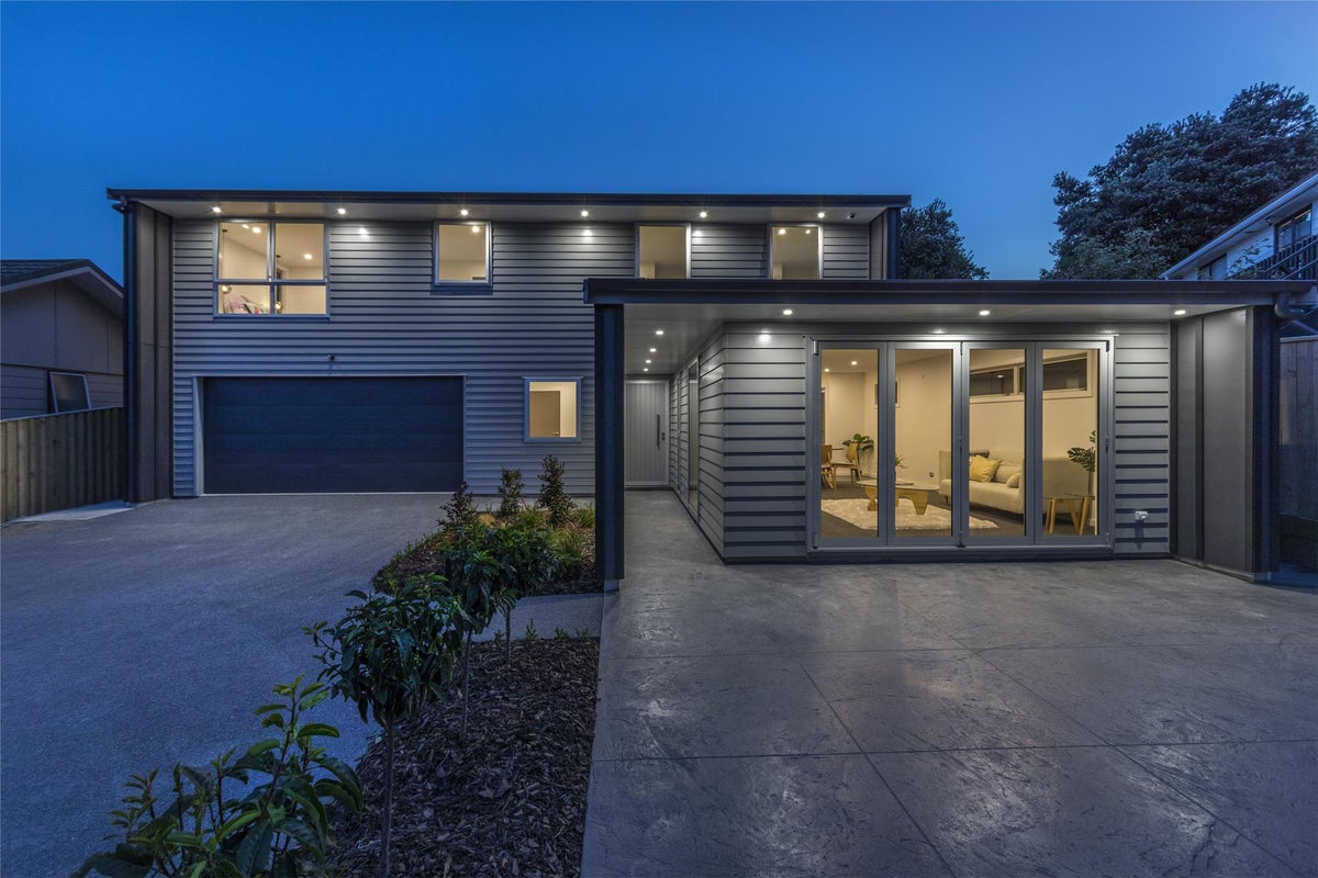16A Longitude Place, Whitby, Porirua - Carousel 1