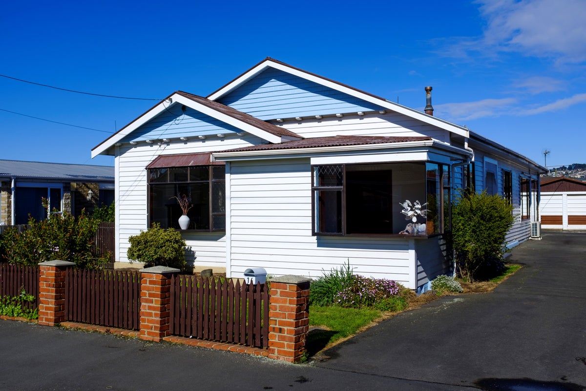 16 Begg Street, Saint Kilda, Dunedin - Carousel 1