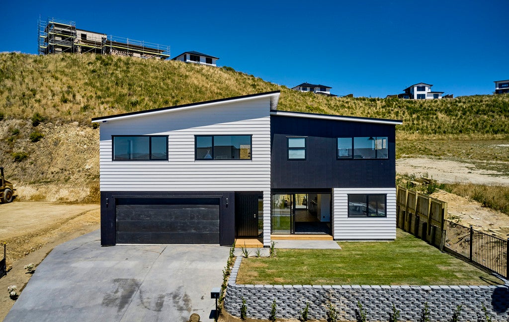 4 Okataina Way, Aotea, Porirua - Carousel 2