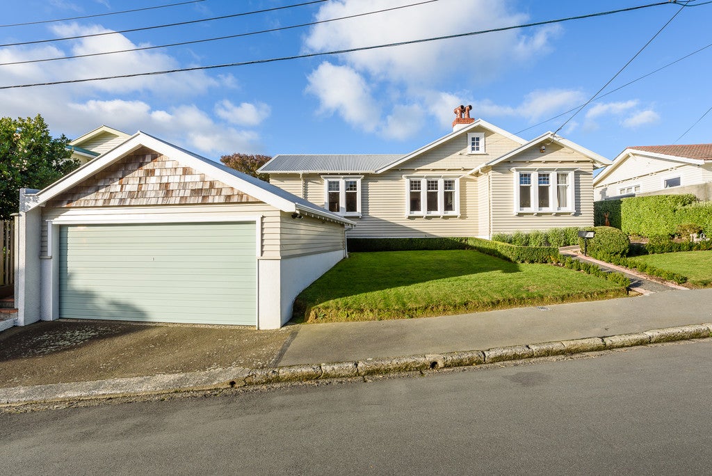 11 Donald Crescent, Karori, Wellington - Carousel 2