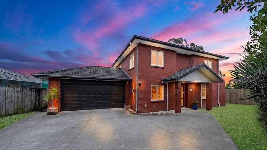 66 South Kensington Way, Henderson, Auckland - Carousel 1