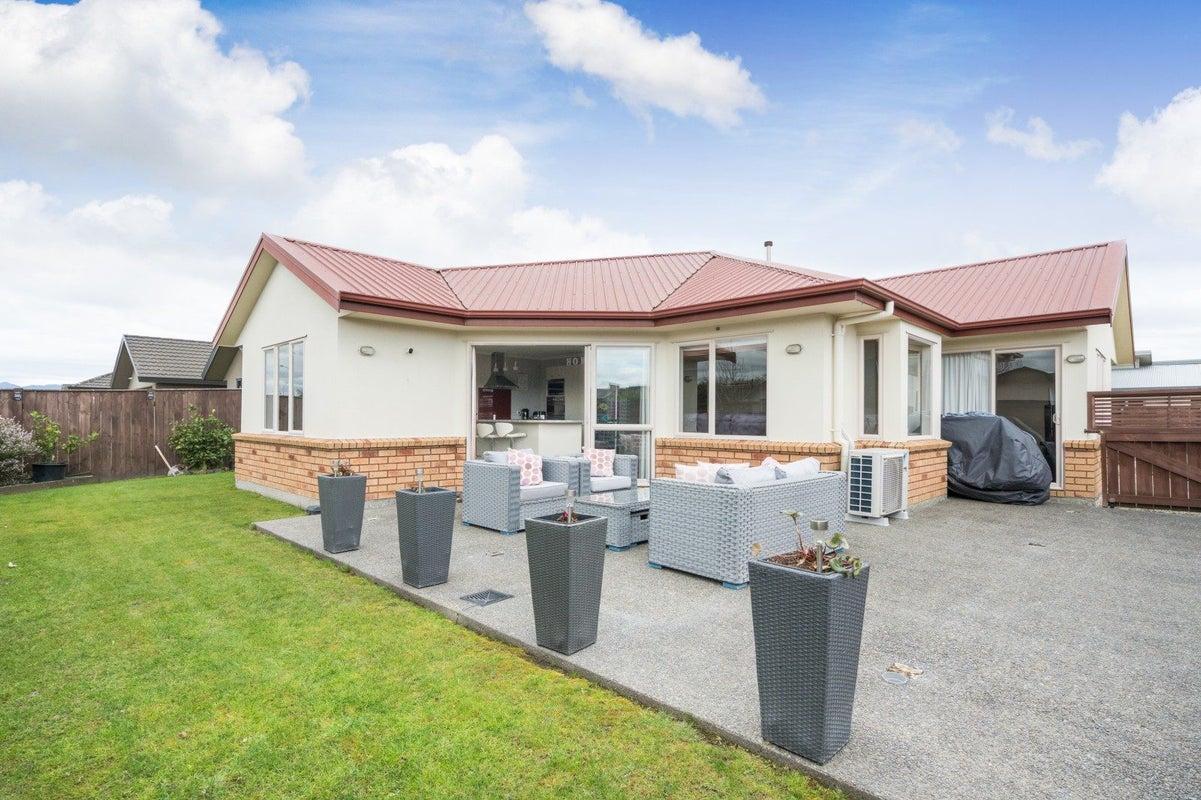 19 Branigan Parade, Kelvin Grove, Palmerston North, Manawatu / Whanganui - Carousel 1