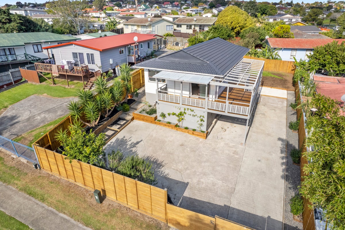 83 Te Irirangi Drive, Clover Park, Auckland - Carousel 1