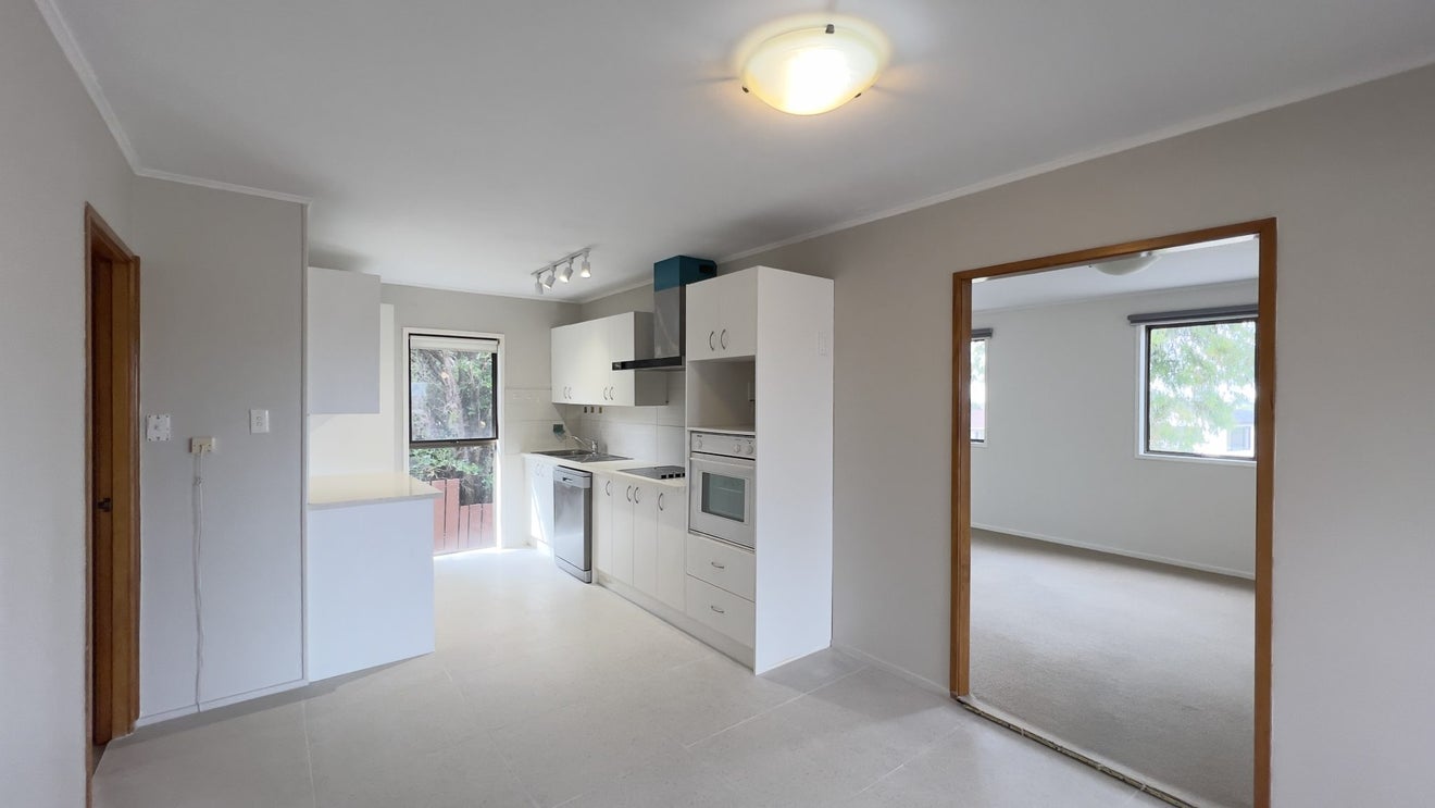 49 Lewisham Street, Highland Park, Auckland - Carousel 2