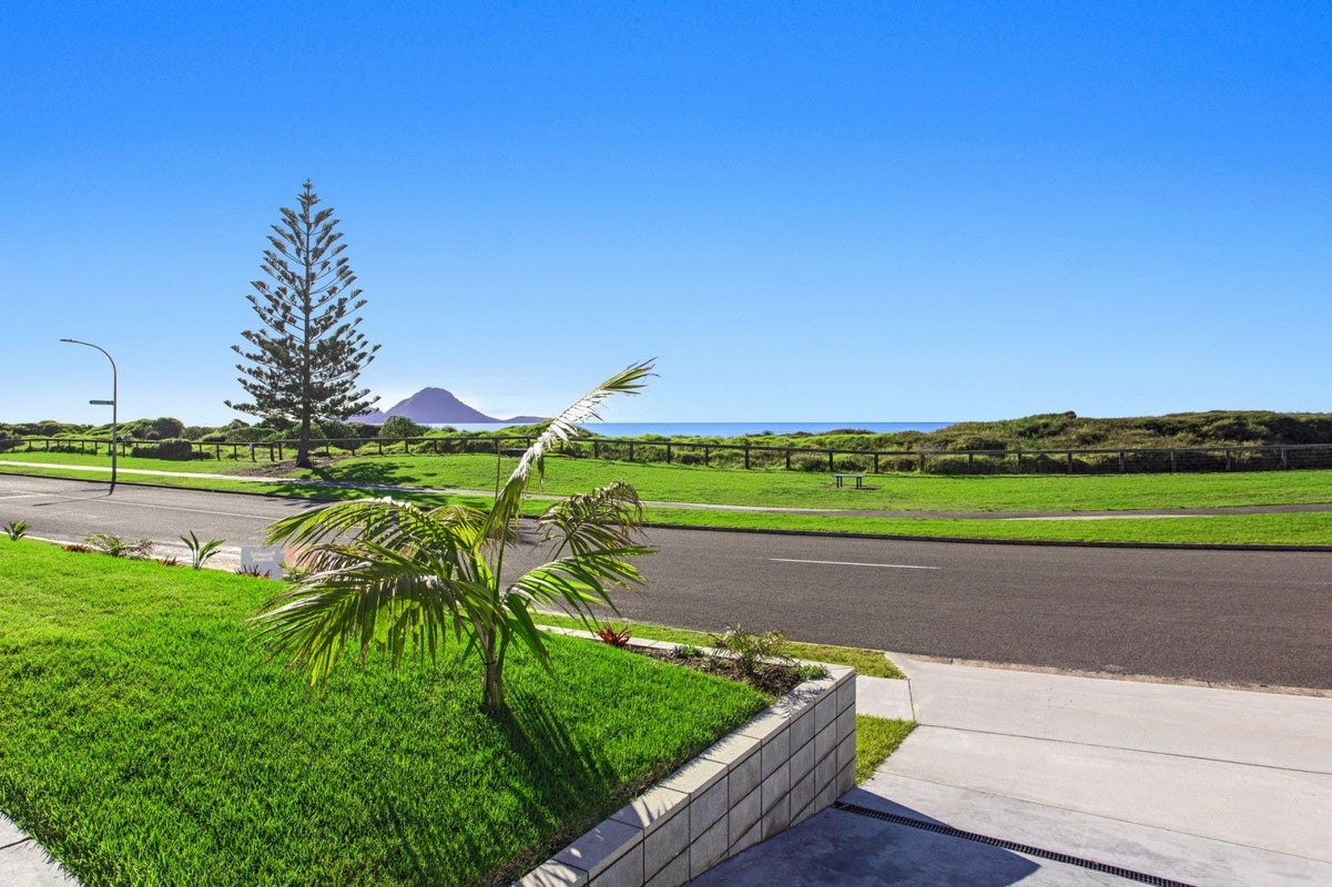 16 Pacific Parade, Coastlands, Whakatane - Carousel 2
