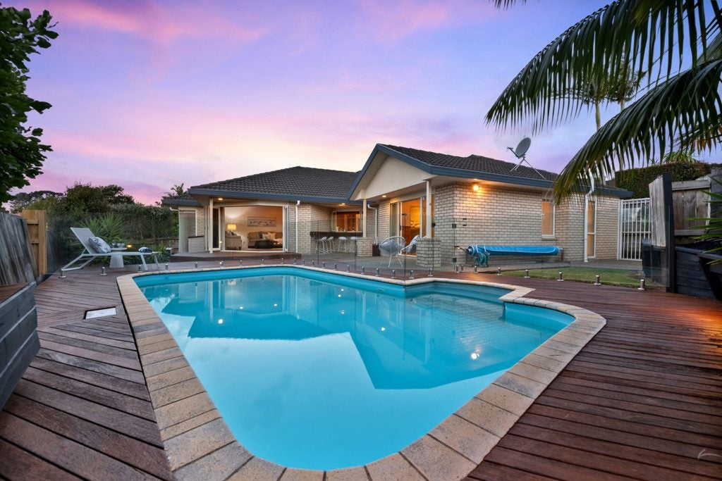 37 Moyrus Crescent, East Tamaki Heights, Auckland - Carousel 2