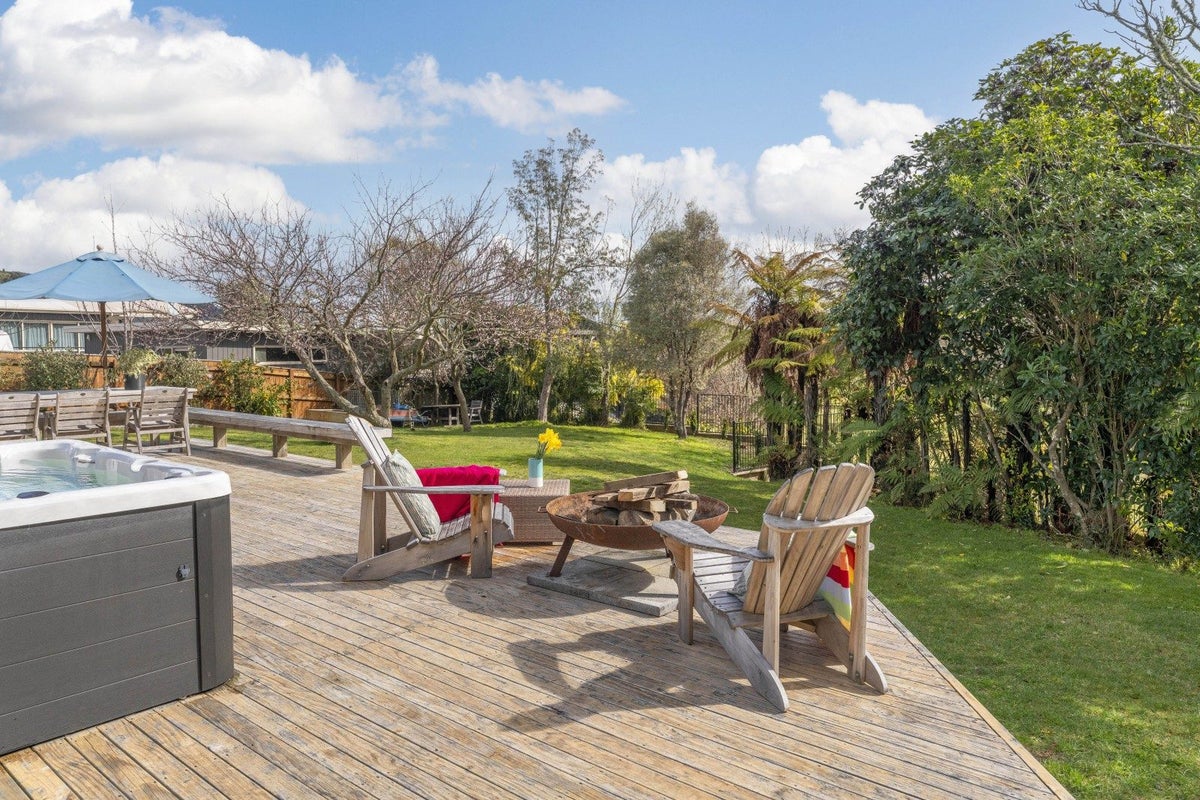 10 Angela Place, Kinloch, Taupo - Carousel 2