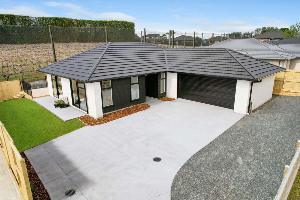 16 Sam Heywood Place, Pyes Pa, Tauranga - Carousel 1