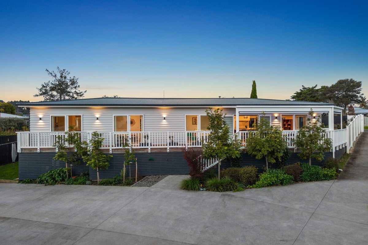 17A Roseneath Place, Birkdale, Auckland - Carousel 1
