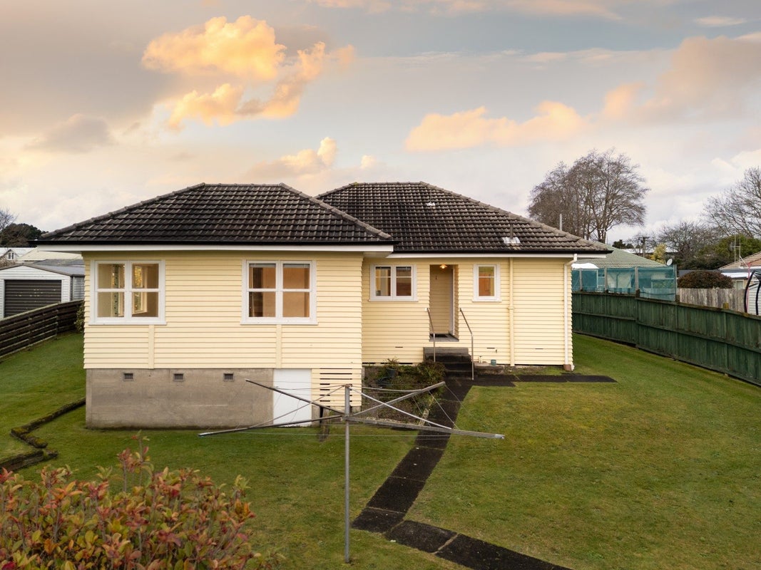 93 MacFarlane Street, Hamilton East, Hamilton - Carousel 2