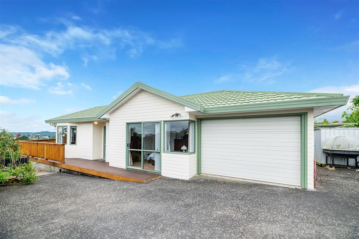1/204 Sturges Road, Henderson, Auckland - Carousel 1
