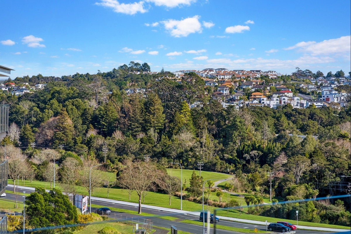 512/3 Kaipiho Lane, Albany, North Shore City, Auckland - Carousel 2