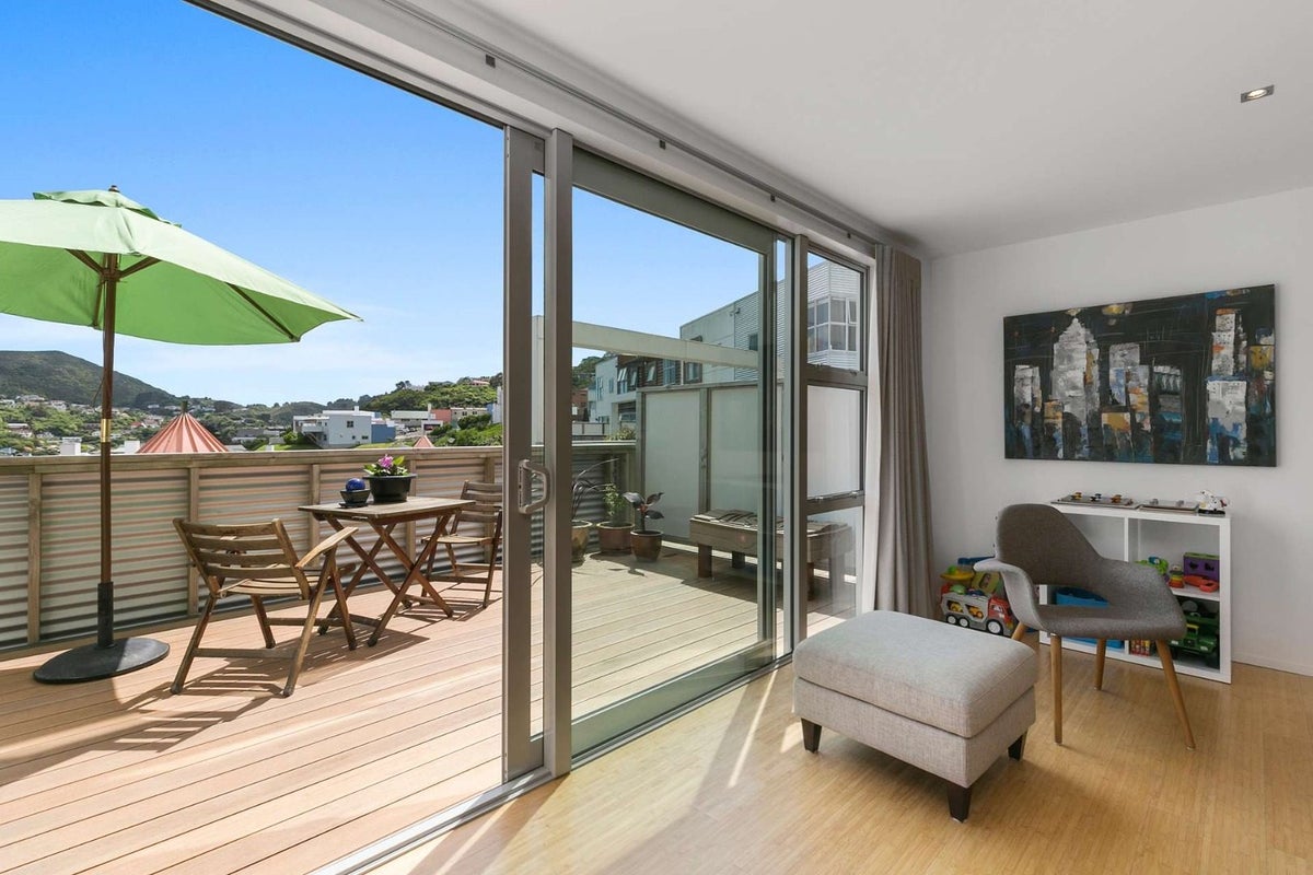 21 Saddleback Grove, Karori, Wellington - Carousel 1