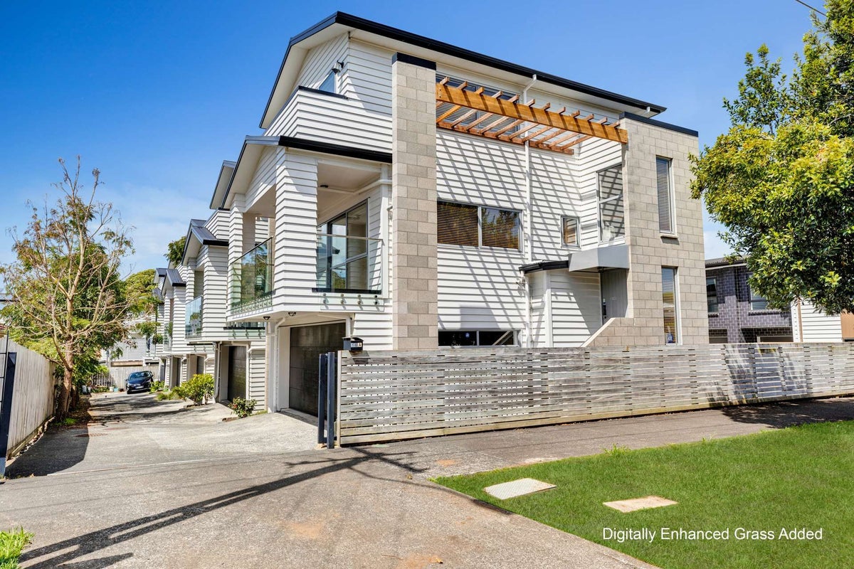 10E Holland Avenue, Point England, Auckland - Carousel 1