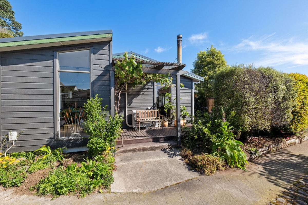 15B Marchant Place, Westown, New Plymouth - Carousel 1