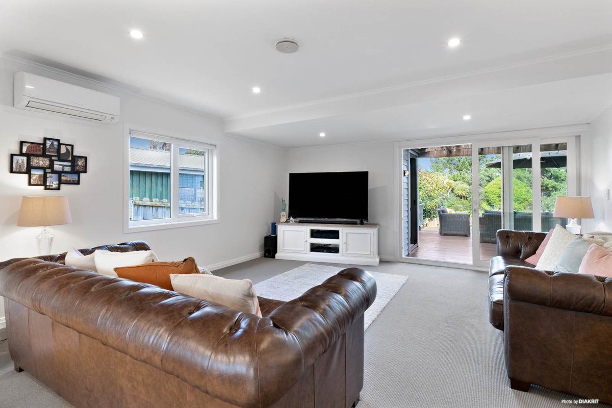 67 Third View Avenue, Beachlands, Auckland - Carousel 2