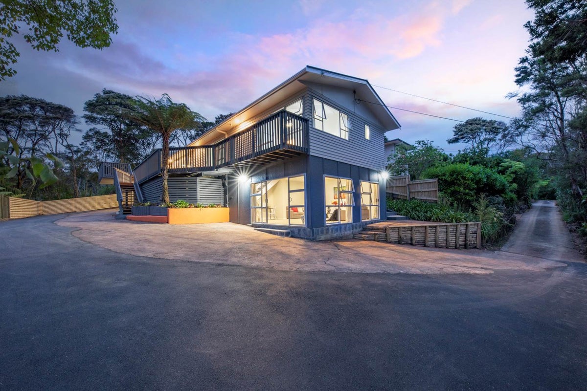 39 Woodfern Crescent, Titirangi, Auckland - Carousel 2