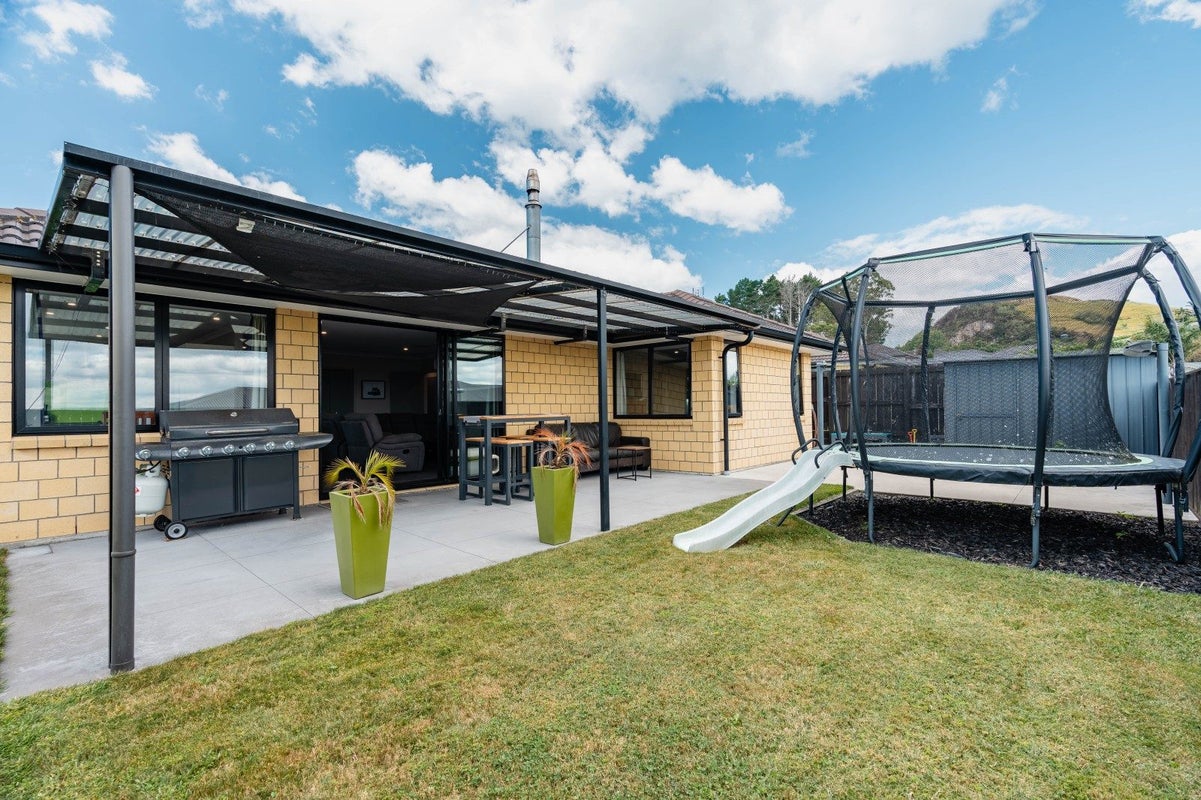 198 Waikite Road, Welcome Bay, Tauranga - Carousel 1