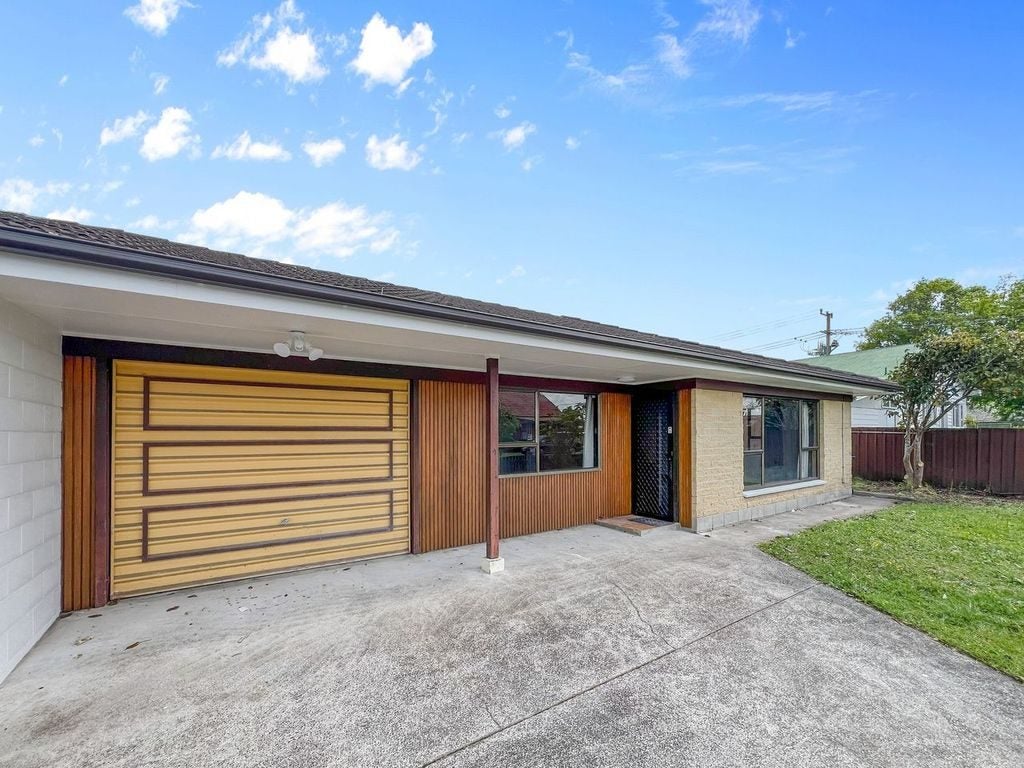 44 Wattle Street, New Lynn, Auckland - Carousel 1