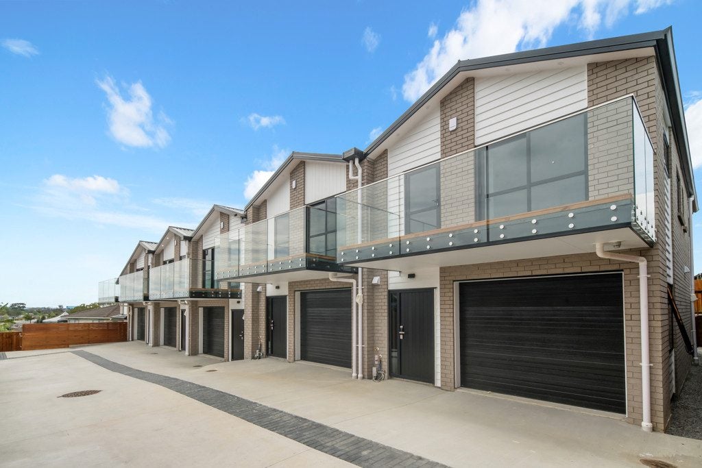 20B Sabot Place, Massey, Auckland - Carousel 1