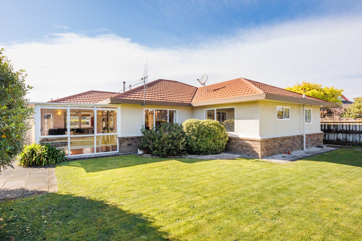 8 Rosebank Avenue, Kelvin Grove, Palmerston North - Carousel 19