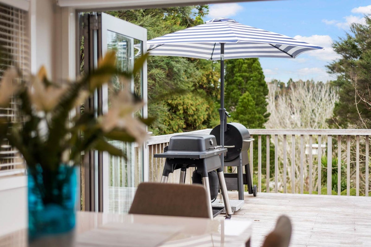 53 Daffodil Street, Titirangi, Auckland - Carousel 2